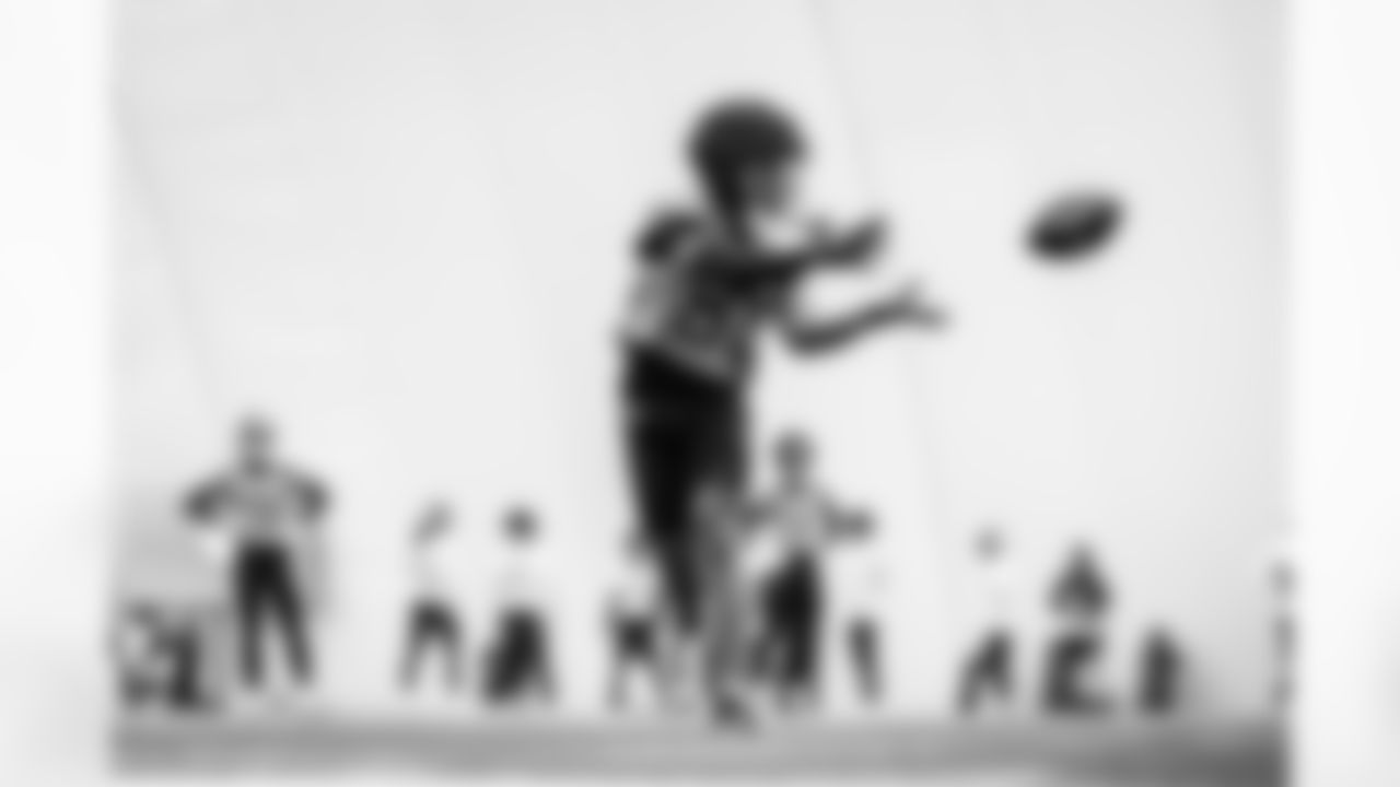 Wide receiver Bryce Oliver #80 of the Tennessee Titans during practice in the bubble at the Ascension Saint Thomas Sports Park on December 18, 2025 in Nashville, TN. Photo By Donald Page/Tennessee Titans