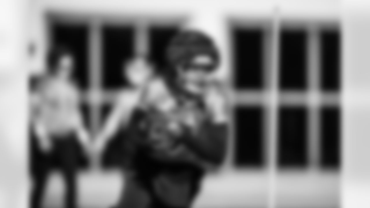 Wide receiver Chimere Dike #17 of the Tennessee Titans during practice at the Ascension Saint Thomas Sports Park on January 1, 2026 in Nashville, TN. Photo By Jessie Rogers/Tennessee Titans