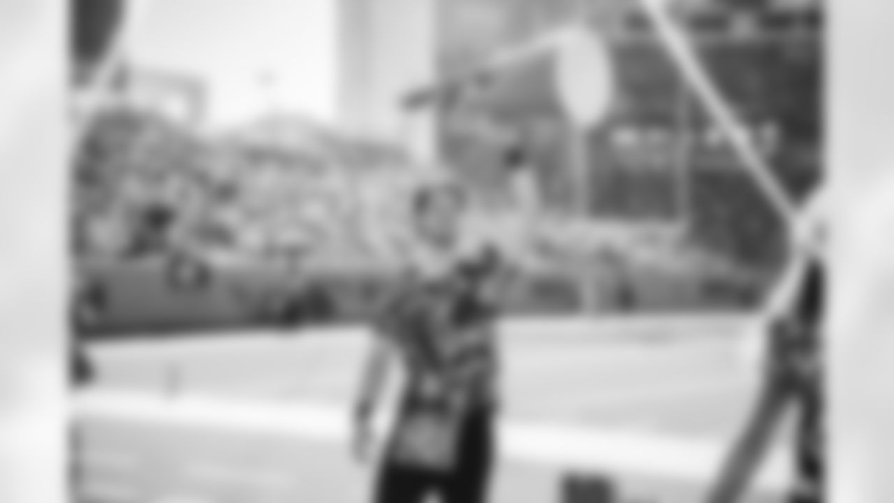 Tennessee Titans Cheerleaders during the game between the Tennessee Titans and the Houston Texans at Nissan Stadium on November 16, 2025 in Nashville, TN. Photo By Kaitlyn Hungerford/Tennessee Titans