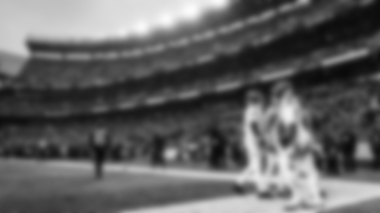 Running back Tony Pollard #20 of the Tennessee Titans, Wide receiver Chimere Dike #17 of the Tennessee Titansm Wide receiver Elic Ayomanor #5 of the Tennessee Titans Quarterback Cam Ward #1 of the Tennessee Titans during the game between the Tennessee Titans and the Cleveland Browns at Huntington Bank Field on December 07, 2025 in Cleveland, OH. Photo By Jessie Rogers/Tennessee Titans