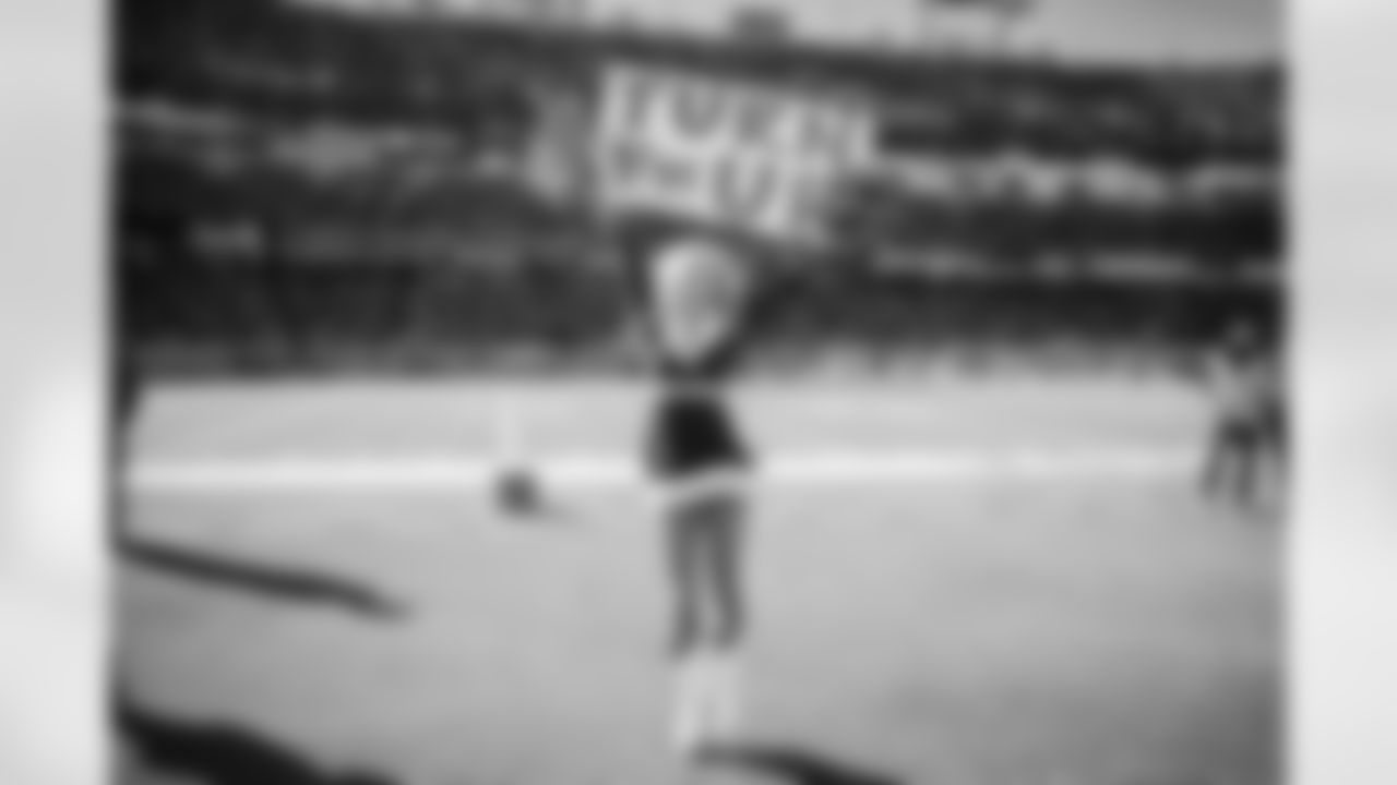 Tennessee Titans Cheerleaders during the game between the Tennessee Titans and the Kansas City Chiefs at Nissan Stadium on December 21, 2025 in Nashville, TN. Photo By Kaitlyn Hungerford/Tennessee Titans