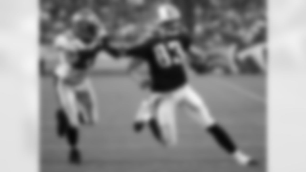 New Orleans Saints cornerback Fred Thomas (22) holds on to Tennessee Titans wide receiver Drew Bennett (83) to bring him down in the first quarter of their pre-season football game in Nashville, Tenn., on Saturday, Aug. 12, 2006. (AP Photo/John Russell)