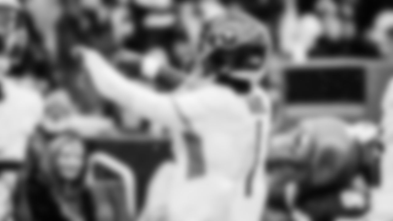 The Tennessee Titans and the Cleveland Browns compete at Huntington Bank Field on December 07, 2025 in Cleveland, OH. Photo By Donald Page/Tennessee Titans