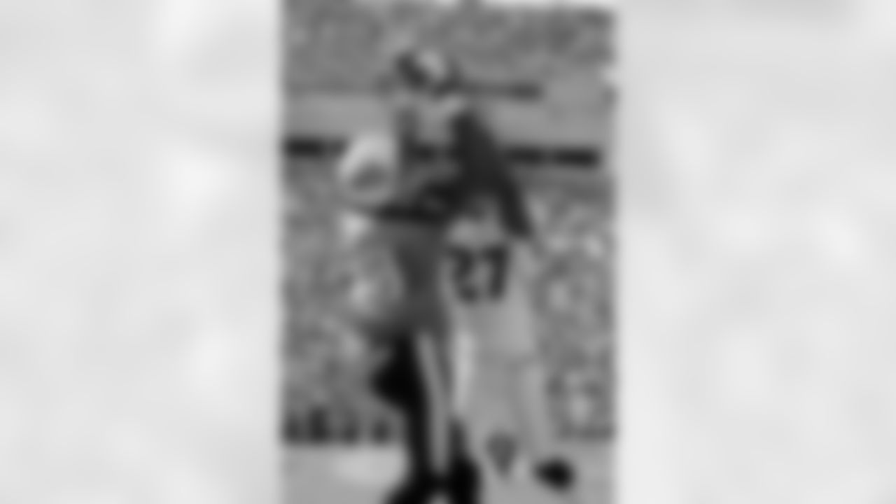 Tennessee Titans wide receiver Kenny Britt (18), left, catches a touchdown pass in the corner of the endzone in front of Jacksonville Jaguars defensive back Rashean Mathis (27) during the second half of an NFL football game in Jacksonville, Fla., Sunday, Sept. 11, 2011.(AP Photo/Phelan M. Ebenhack)