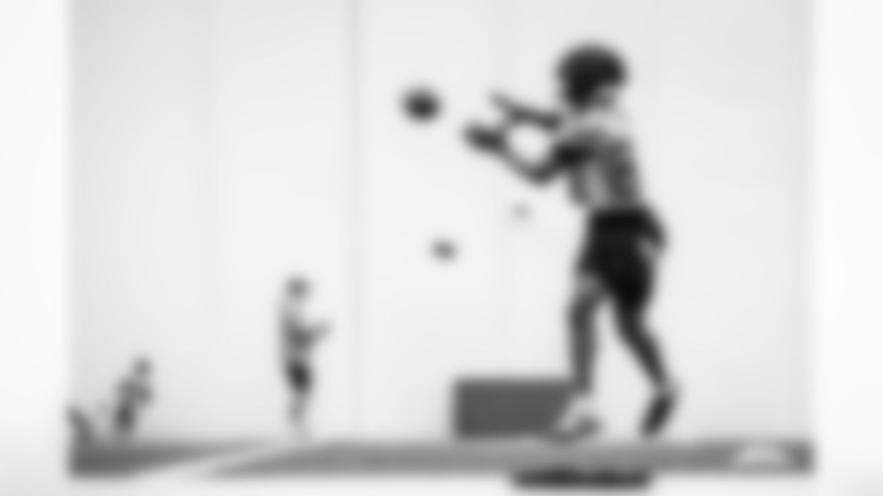 Wide receiver Bryce Oliver #80 of the Tennessee Titans during practice in the bubble at the Ascension Saint Thomas Sports Park on December 18, 2025 in Nashville, TN. Photo By Donald Page/Tennessee Titans