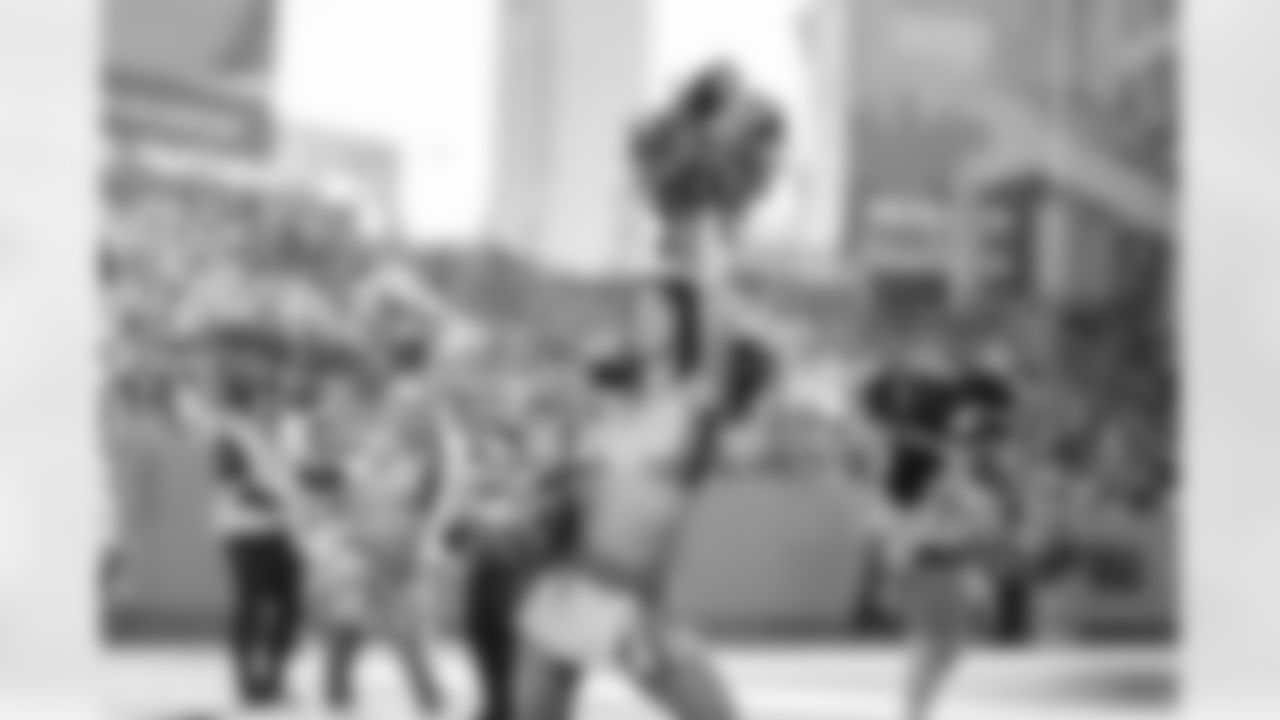 Tennessee Titans Cheerleaders during the game between the Tennessee Titans and the Seattle Seahawks at Nissan Stadium on November 23, 2025 in Nashville, TN. Photo By Kaitlyn Hungerford/Tennessee Titans