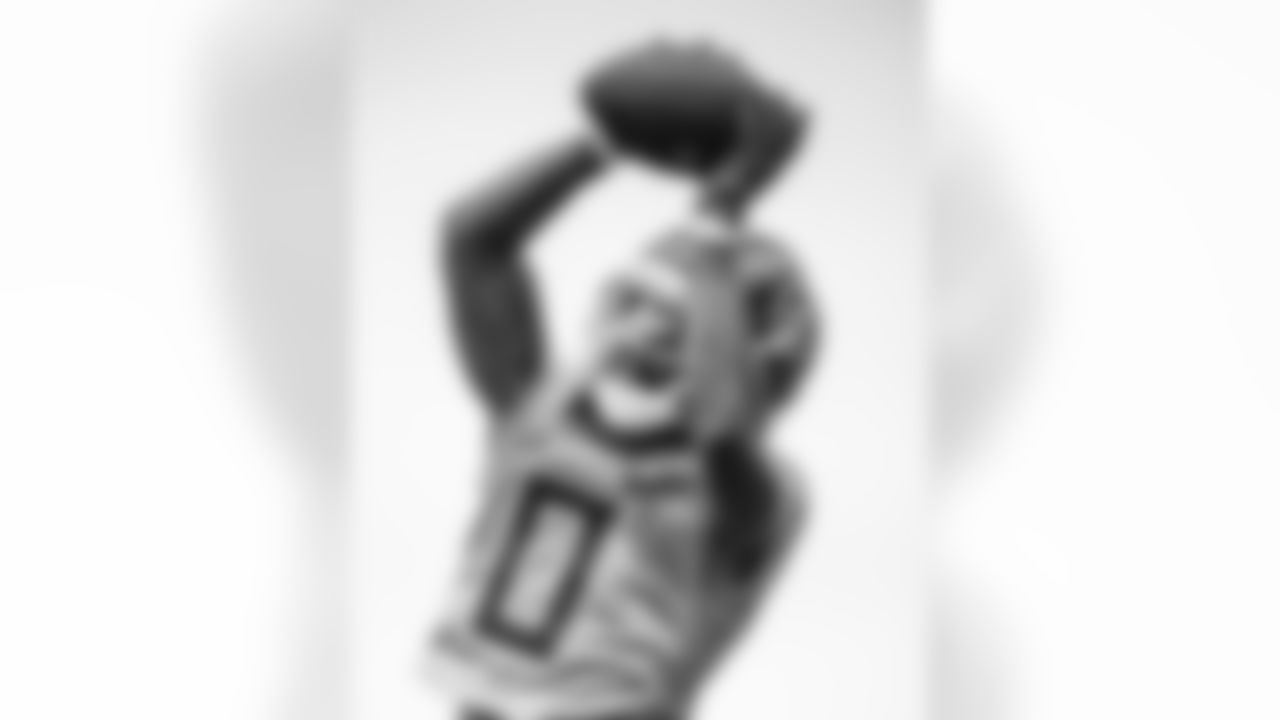 Wide receiver Calvin Ridley #0 of the Tennessee Titans during phase 3 practice at the Ascension Saint Thomas Sports Park on June 5, 2025 in Nashville, TN. Photo By Donald Page/Tennessee Titans