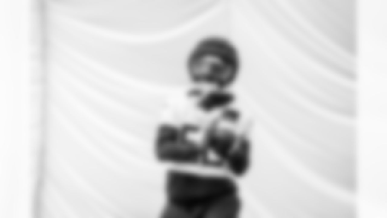 Linebacker James Williams Sr. #52 of the Tennessee Titans during practice in the bubble at the Ascension Saint Thomas Sports Park on December 18, 2025 in Nashville, TN. Photo By Donald Page/Tennessee Titans