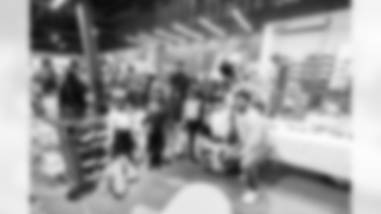 Amani Hooker Christmas Shopping Spree on December 09, 2025 in Nashville, TN. Photo By Beau Brune/Tennessee Titans