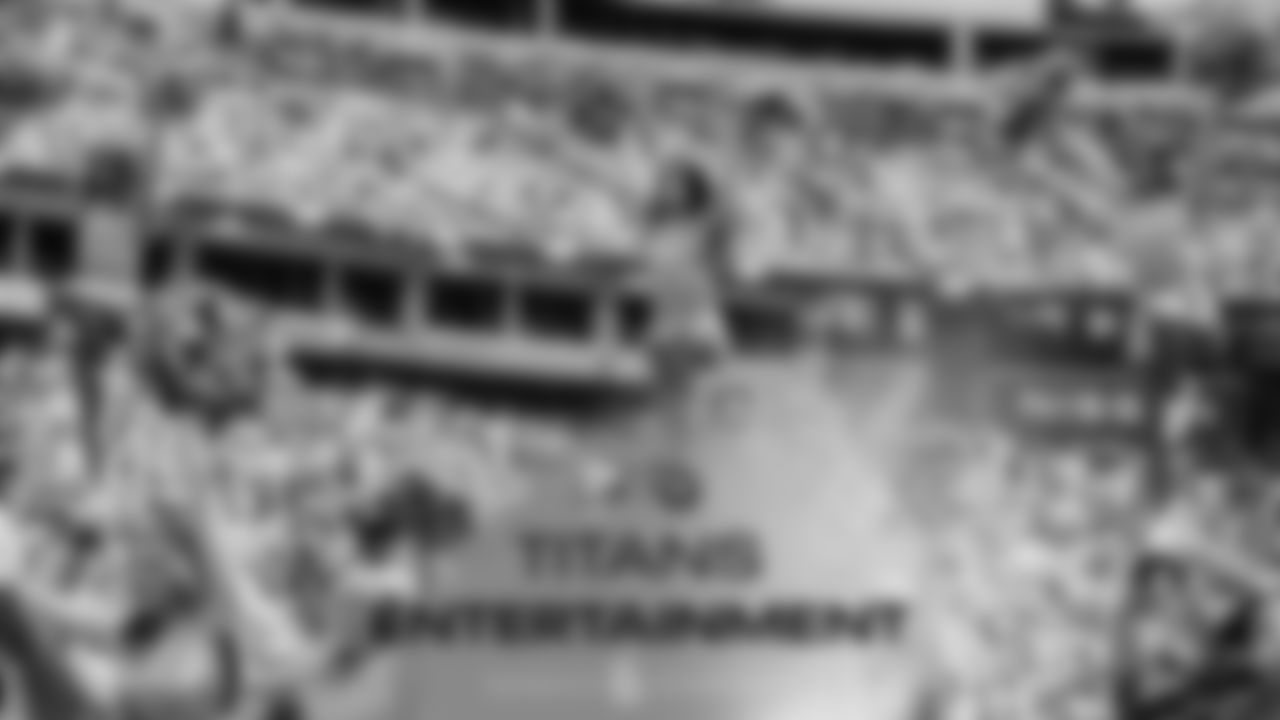 LARvsTEN_TitansEntertainmentPhotosThumbnail