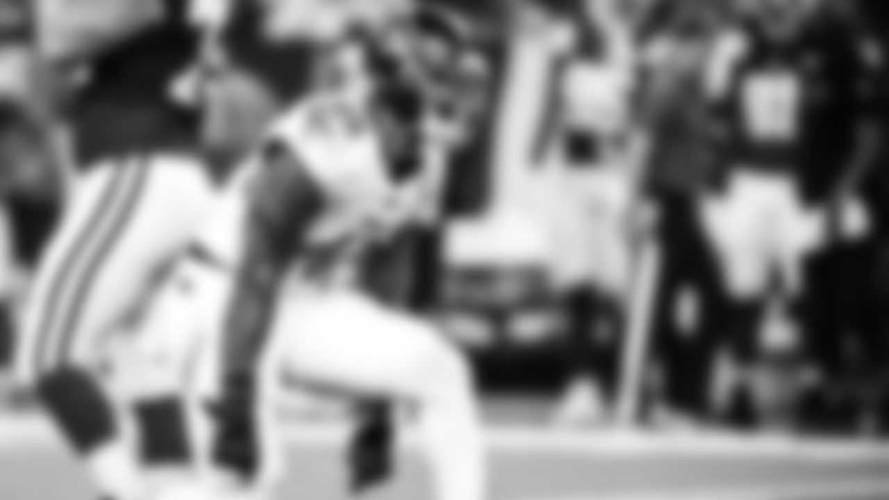 Outside linebacker Dre'Mont Jones #45 of the Tennessee Titans during the game between the Tennessee Titans and the Indianapolis Colts at Lucas Oil Stadium on October 26, 2025 in Indianapolis, IN. Photo By Beau Brune/Tennessee Titans