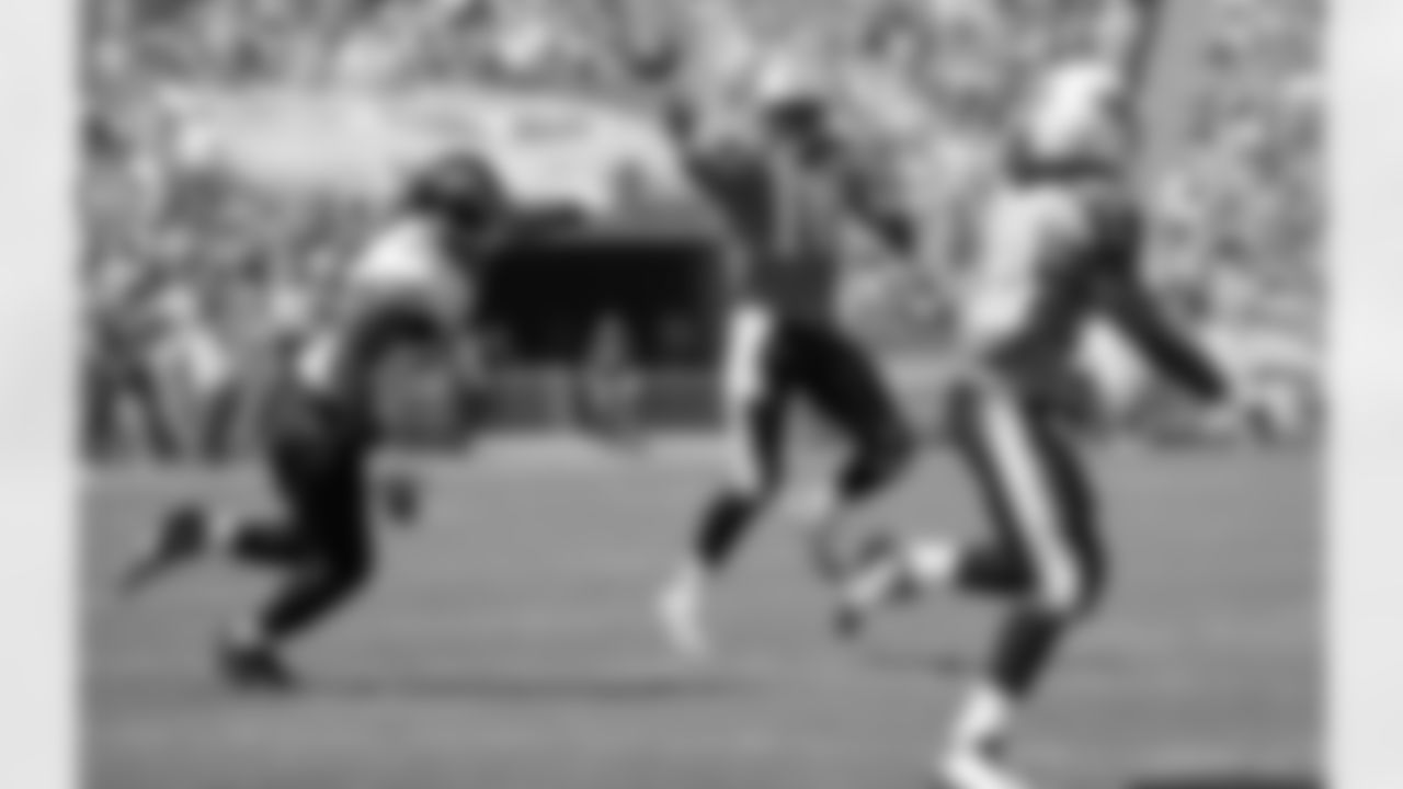 Tennessee Titans quarterback Vince Young (10) throws a 7-yard touchdown pass to running back Chris Johnson (28) as Jacksonville Jaguars defensive end Paul Spicer, left, defends in the second quarter of an NFL football game in Nashville, Tenn., Sunday, Sept. 7, 2008. (AP Photo/John Russell)