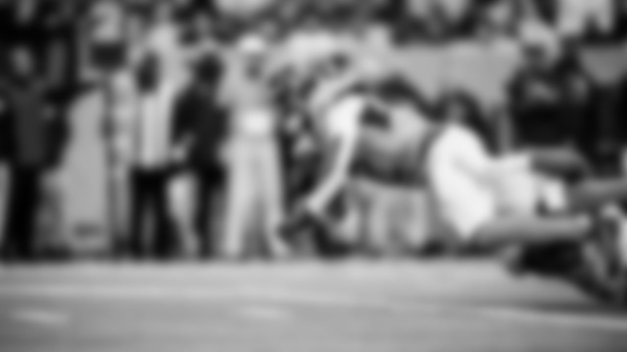 The Tennessee Titans and the Los Angeles Chargers compete at Nissan Stadium on November 02, 2025 in Nashville, TN. Photo B Jessie Rogers/Tennessee Titans