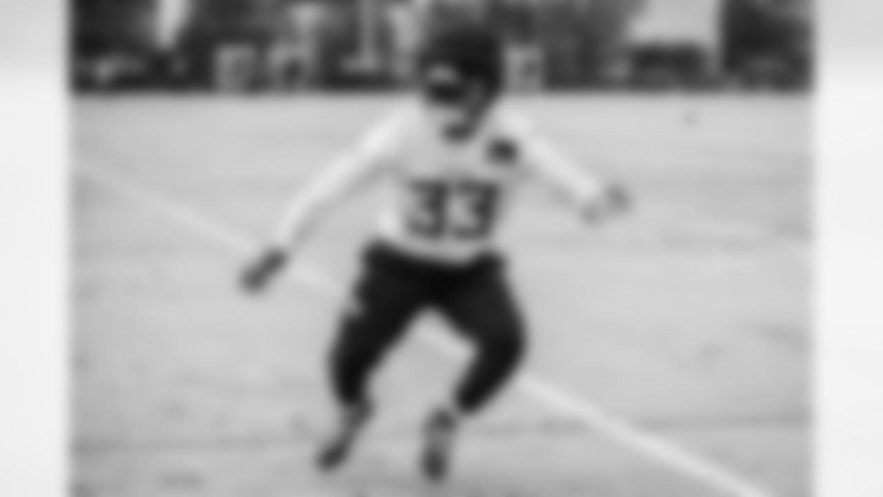 Linebacker Cedric Gray #33 of the Tennessee Titans during practice at the Ascension Saint Thomas Sports Park on December 24, 2025 in Nashville, TN. Photo By Beau Brune/Tennessee Titans