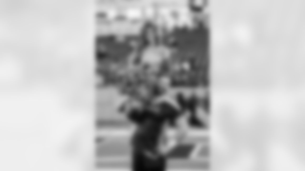 Tennessee Titans Cheerleaders during the game between the Tennessee Titans and the Seattle Seahawks at Nissan Stadium on November 23, 2025 in Nashville, TN. Photo By Kaitlyn Hungerford/Tennessee Titans