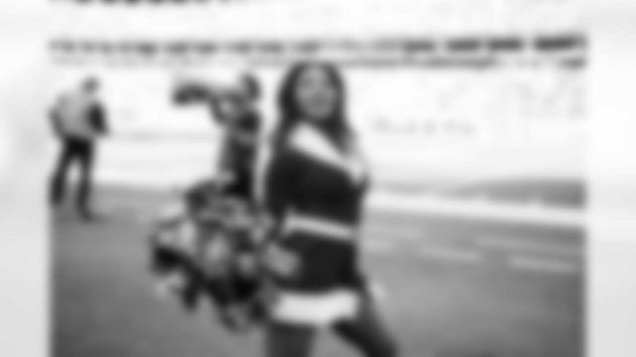 Tennessee Titans Cheerleaders during the game between the Tennessee Titans and the Kansas City Chiefs at Nissan Stadium on December 21, 2025 in Nashville, TN. Photo By Kaitlyn Hungerford/Tennessee Titans