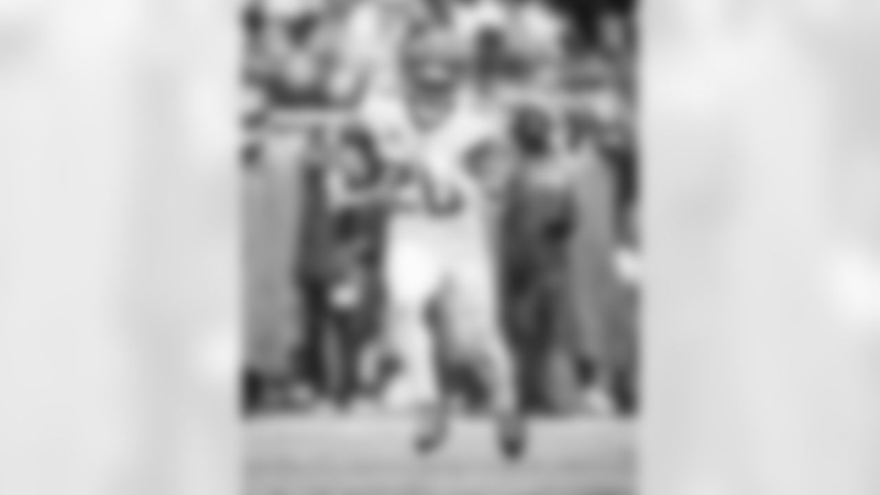 The Tennessee Titans and the Cleveland Browns compete at Huntington Bank Field on December 07, 2025 in Cleveland, OH. Photo By Donald Page/Tennessee Titans