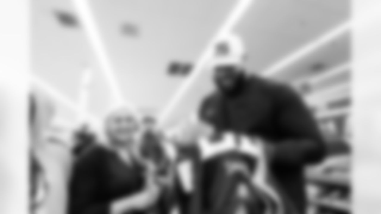 Defensive tackle Jeffery Simmons #98 of the Tennessee Titans partners with Big Brothers Big Sisters to take kids shopping at Academy Sports on December 09, 2025 in Nashville, TN. Photo By Jessie Rogers/Tennessee Titans