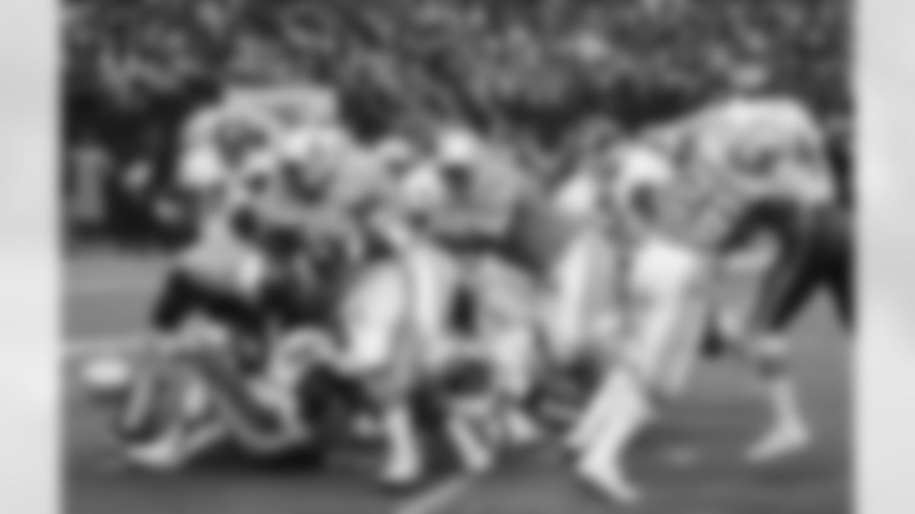 Houston Oilers' running back, Earl Campbell (34) finds daylight as he turns the left corner in the first quarter of the NFL game in Houston, Sept. 16, 1979. Campbell carried four yards around the Kansas City Chiefs for the touchdown. (AP Photo/Ed Kolenovsky)