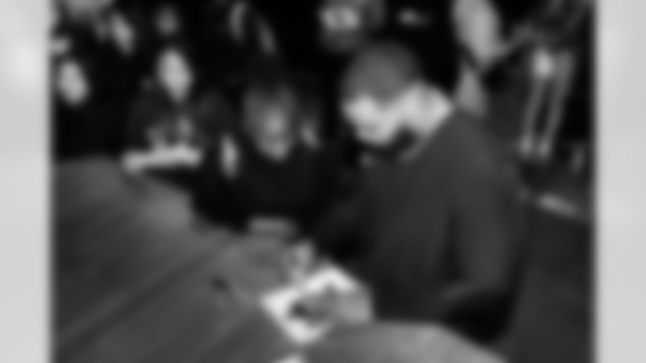 Defensive lineman Jeffery Simmons #98 of the Tennessee Titans speaks to Hunters Lane High School Girls Flag Football team after giving a donation on December 09, 2025 in Nashville, TN. Photo By Donald Page/Tennessee Titans