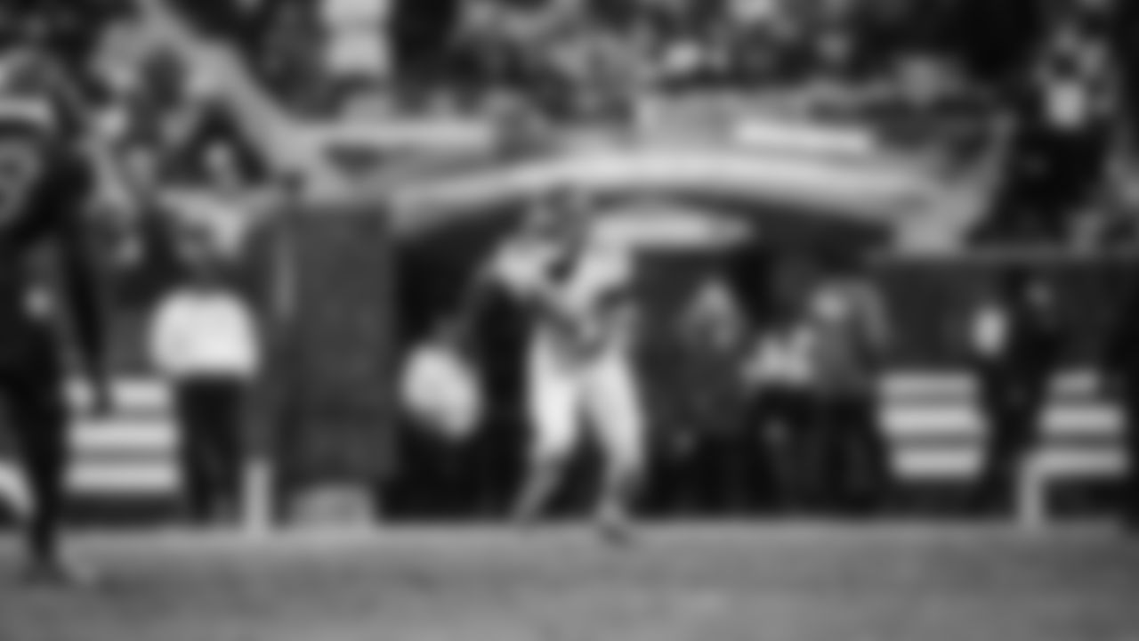 The Tennessee Titans and the Cleveland Browns compete at Huntington Bank Field on December 07, 2025 in Cleveland, OH. Photo By Jessie Rogers/Tennessee Titans