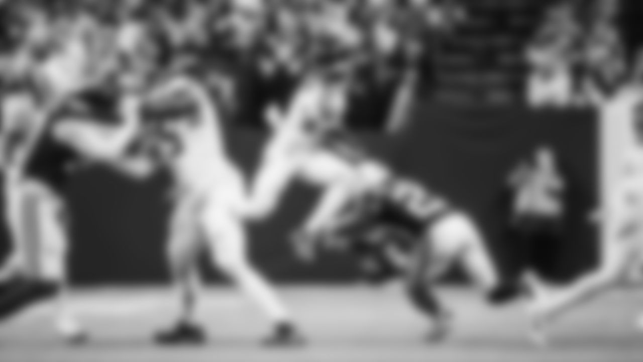 The Tennessee Titans and the Indianapolis Colts compete at Lucas Oil Stadium on October 26, 2025 in Indianapolis, IN. Photo By Beau Brune/Tennessee Titans