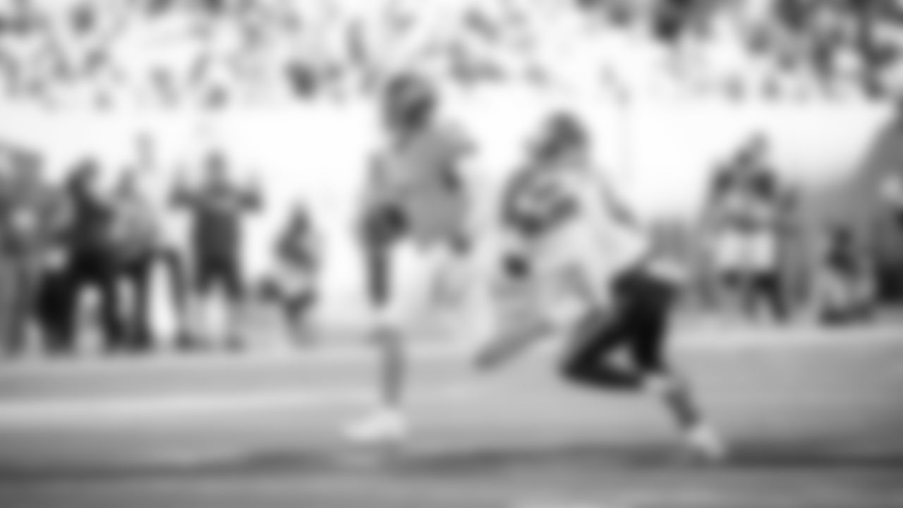 The Tennessee Titans and the Houston Texans compete at Nissan Stadium on November 16, 2025 in Nashville, TN. Photo By Donald Page/Tennessee Titans