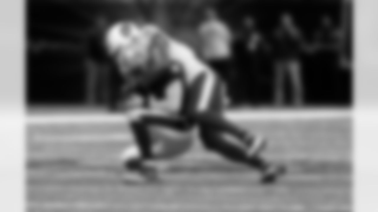 Tennessee Titans outside linebacker Brian Orakpo sacks New Orleans Saints quarterback Drew Brees in the second half of an NFL football game in New Orleans, Sunday, Nov. 8, 2015. (AP Photo/Butch Dill)