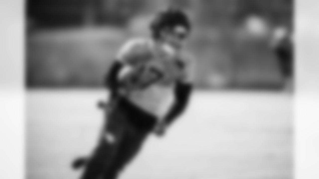 Wide receiver Chimere Dike #17 of the Tennessee Titans during practice at the Ascension Saint Thomas Sports Park on December 24, 2025 in Nashville, TN. Photo By Beau Brune/Tennessee Titans