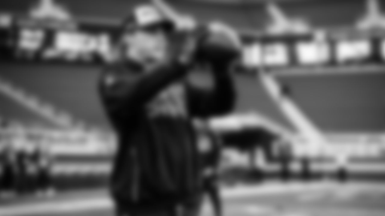 The Tennessee Titans and the San Francisco 49ers compete at Levi's Stadium on December 14, 2025 in San Francisco, CA. Photo By Donald Page/Tennessee Titans