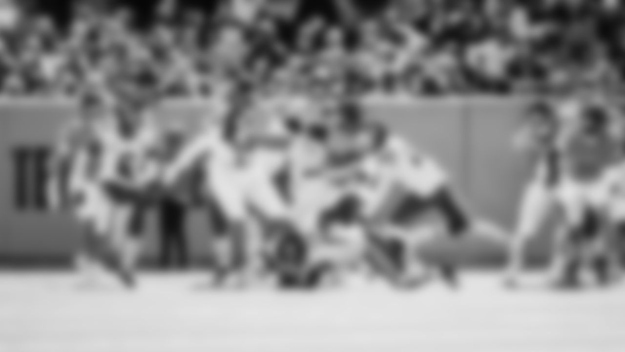 The Tennessee Titans and the Kansas City Chiefs compete at Nissan Stadium on December 21, 2025 in Nashville, TN. Photo By Jessie Rogers/Tennessee Titans