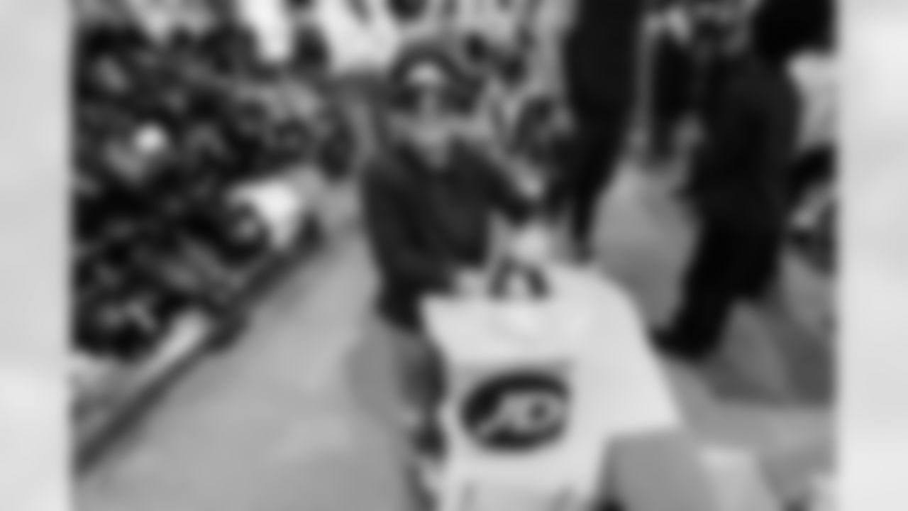 Amani Hooker Christmas Shopping Spree on December 09, 2025 in Nashville, TN. Photo By Beau Brune/Tennessee Titans