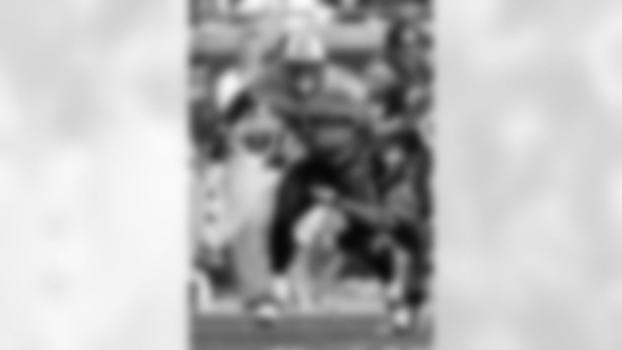 Tennessee Titans Eddie George breaks the tackle of Jaguars Aaron Beasley during the AFC championshop game Sunday Jan. 23, 2000, in Jacksonville, Fla. The Titans meet the St. Louis Rams in Super Bowl XXXIV in Atlanta Sunday January 30. (AP Photo/Scott Audette)