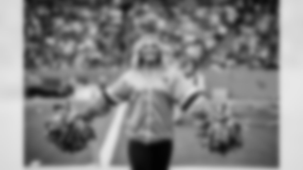 Tennessee Titans Cheerleaders during the game between the Tennessee Titans and the Los Angeles Chargers at Nissan Stadium on November 02, 2025 in Nashville, TN. Photo By Kaitlyn Hungerford/Tennessee Titans