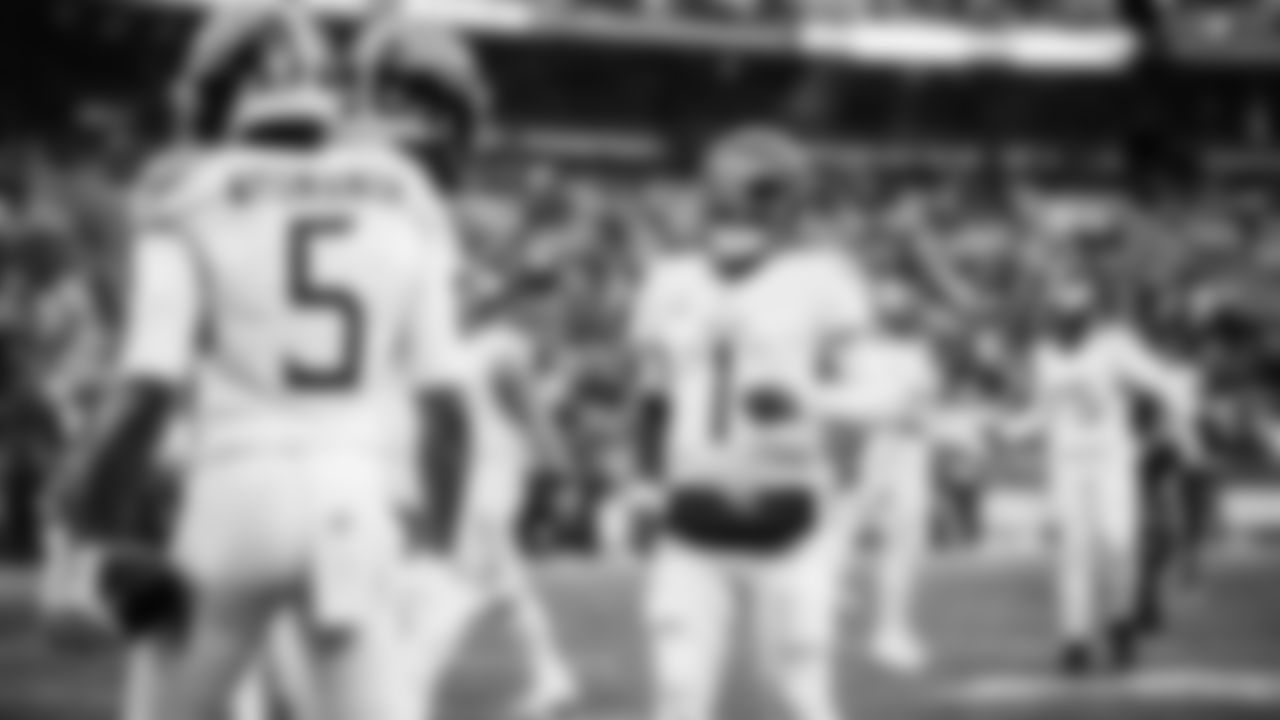 The Tennessee Titans and the Cleveland Browns compete at Huntington Bank Field on December 07, 2025 in Cleveland, OH. Photo By Donald Page/Tennessee Titans