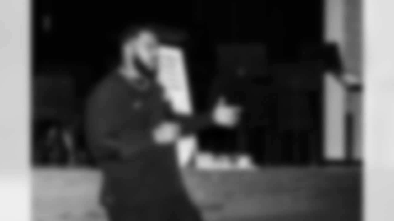 Defensive lineman Jeffery Simmons #98 of the Tennessee Titans speaks to Hunters Lane High School Girls Flag Football team after giving a donation on December 09, 2025 in Nashville, TN. Photo By Donald Page/Tennessee Titans