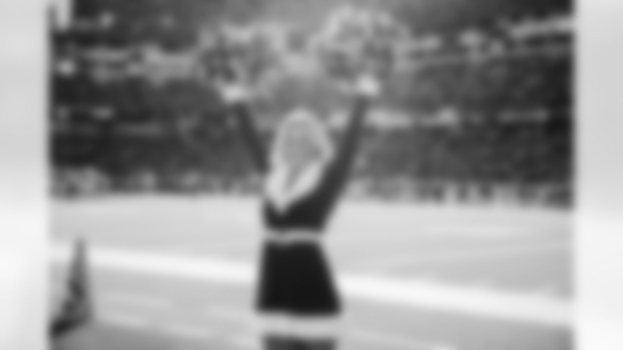 Tennessee Titans Cheerleaders during the game between the Tennessee Titans and the Kansas City Chiefs at Nissan Stadium on December 21, 2025 in Nashville, TN. Photo By Kaitlyn Hungerford/Tennessee Titans