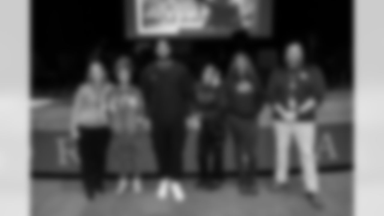 Defensive lineman Jeffery Simmons #98 of the Tennessee Titans speaks to Hunters Lane High School Girls Flag Football team after giving a donation on December 09, 2025 in Nashville, TN. Photo By Donald Page/Tennessee Titans