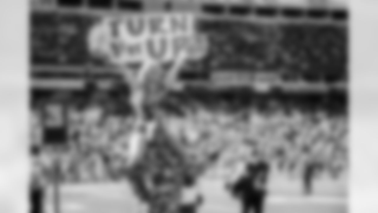 Tennessee Titans Cheerleaders during the game between the Tennessee Titans and the Houston Texans at Nissan Stadium on November 16, 2025 in Nashville, TN. Photo By Kaitlyn Hungerford/Tennessee Titans