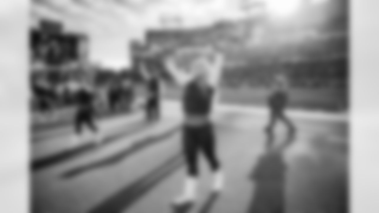 Tennessee Titans Cheerleaders during the game between the Tennessee Titans and the Jacksonville Jaguars at Nissan Stadium on November 30, 2025 in Nashville, TN. Photo By Kaitlyn Hungerford/Tennessee Titans