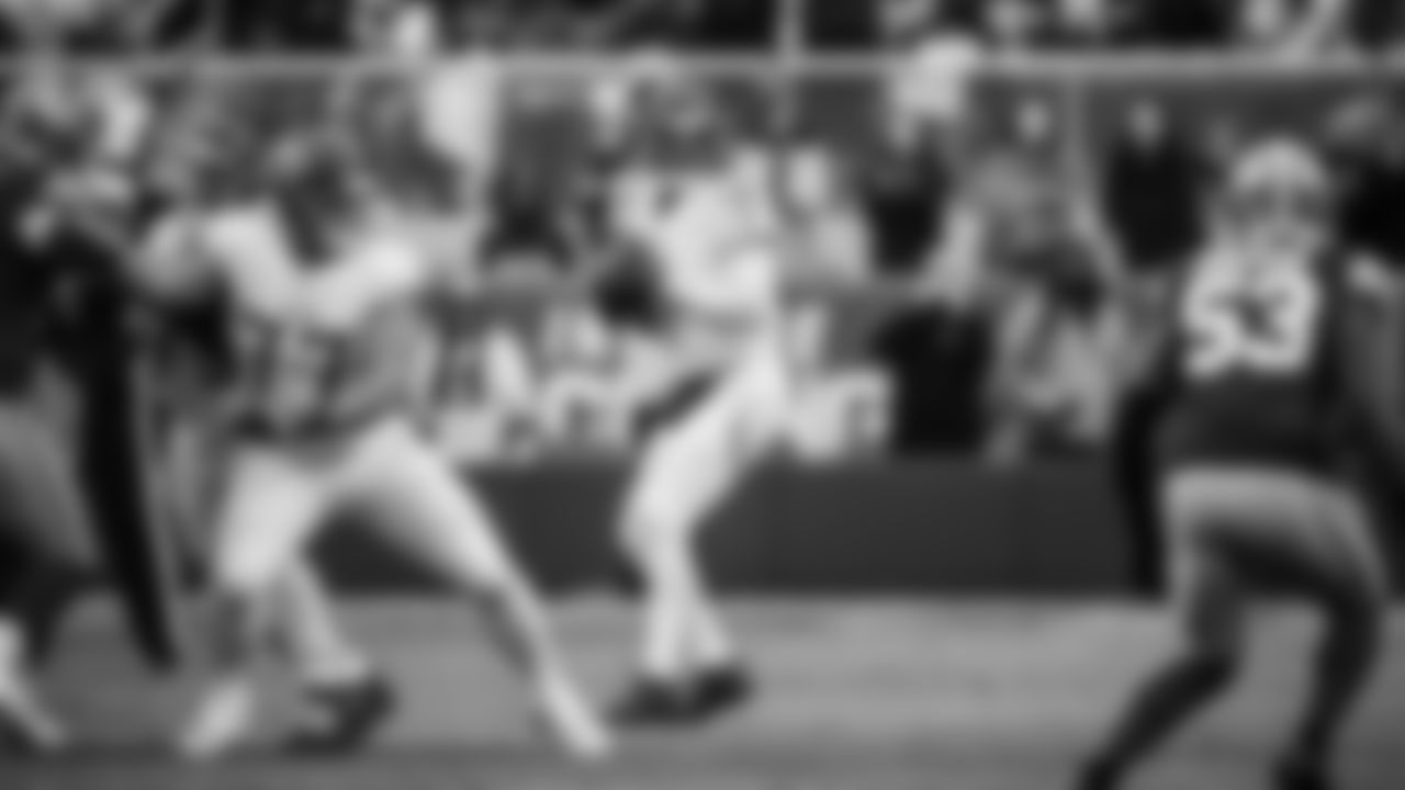 The Tennessee Titans and the San Francisco 49ers compete at Levi's Stadium on December 14, 2025 in San Francisco, CA. Photo By Donald Page/Tennessee Titans