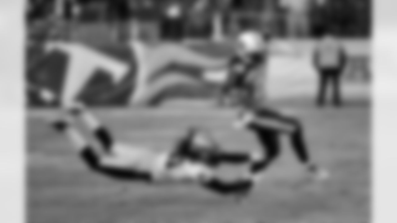 Tennessee Titans running back Chris Johnson (28) gets away from New Orleans Saints cornerback Patrick Robinson (21) in the fourth quarter of an NFL football game on Sunday, Dec. 11, 2011, in Nashville, Tenn. The Saints won 22-17. (AP Photo/Frederick Breedon)