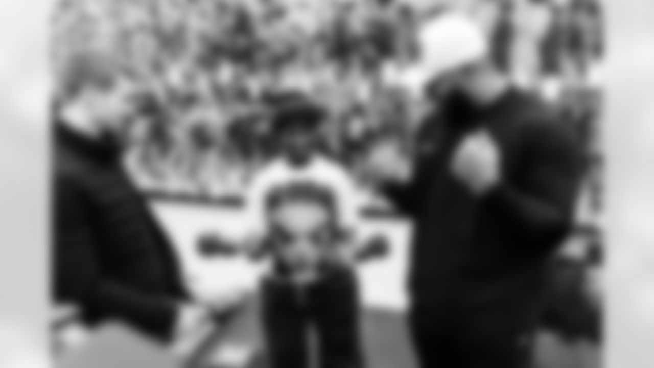 Defensive tackle Jeffery Simmons #98 of the Tennessee Titans partners with Big Brothers Big Sisters to take kids shopping at Academy Sports on December 09, 2025 in Nashville, TN. Photo By Jessie Rogers/Tennessee Titans