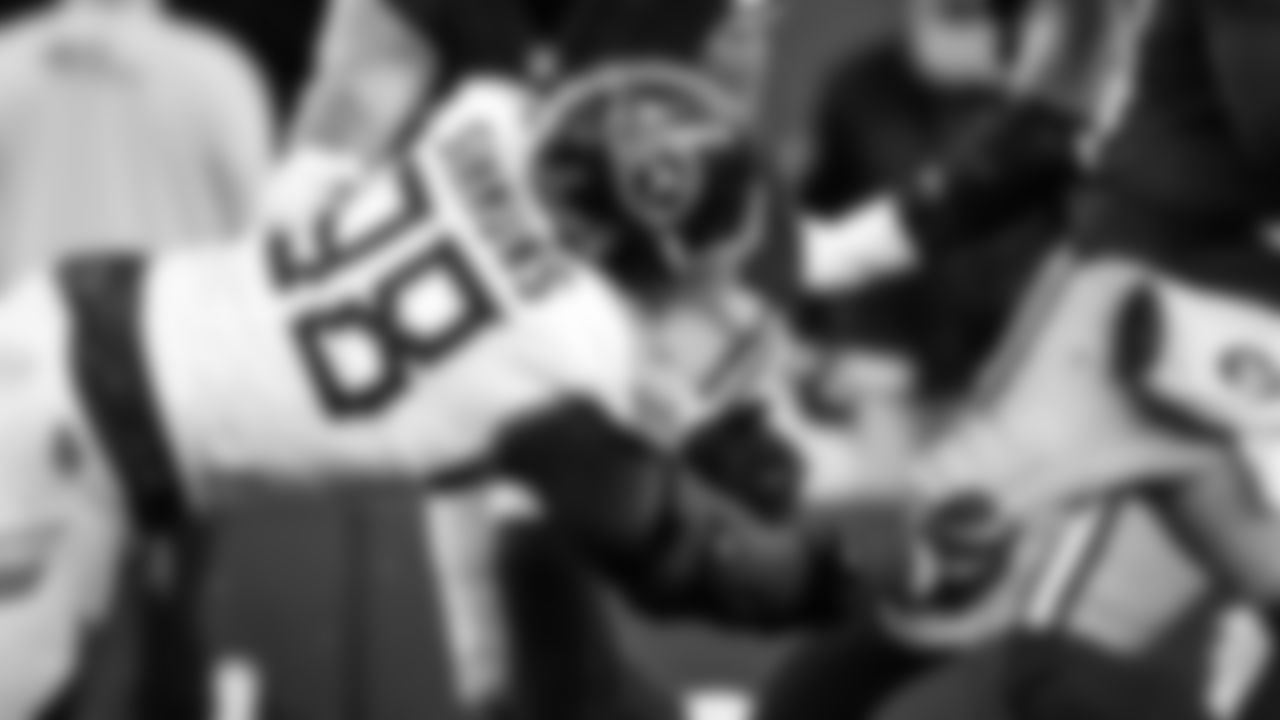 Defensive tackle Jeffery Simmons #98 of the Tennessee Titans during the game between the Tennessee Titans and the San Francisco 49ers at Levi's Stadium on December 14, 2025 in San Francisco, CA. Photo By Jessie Rogers/Tennessee Titans