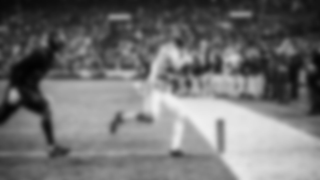 The Tennessee Titans and the Cleveland Browns compete at Huntington Bank Field on December 07, 2025 in Cleveland, OH. Photo By Donald Page/Tennessee Titans