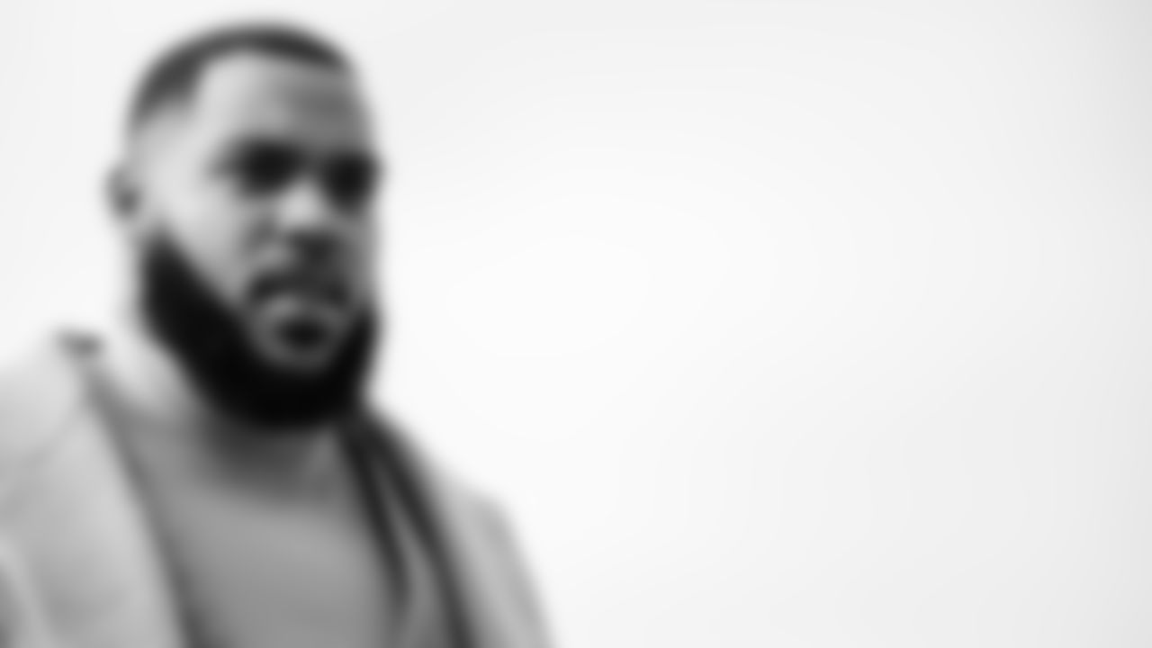 Defensive tackle Jeffery Simmons #98 of the Tennessee Titans during the travel day at the Nashville International Airport on December 06, 2025 in Nashville, TN. Photo by Jessie Roger/Tennessee Titans