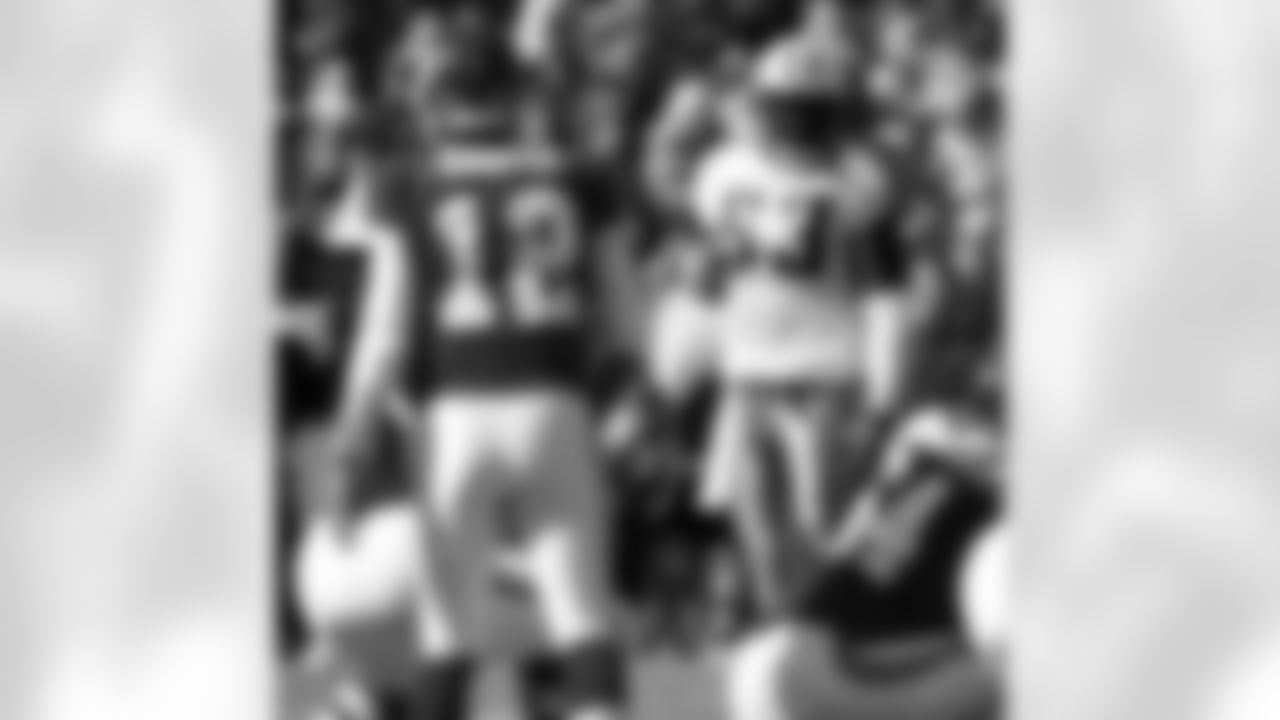 Tennessee Titans linebacker Keith Bulluck (53) during an  NFL football game Sunday, Oct. 19, 2008, in Kansas City, Mo. (AP Photo/Ed Zurga)