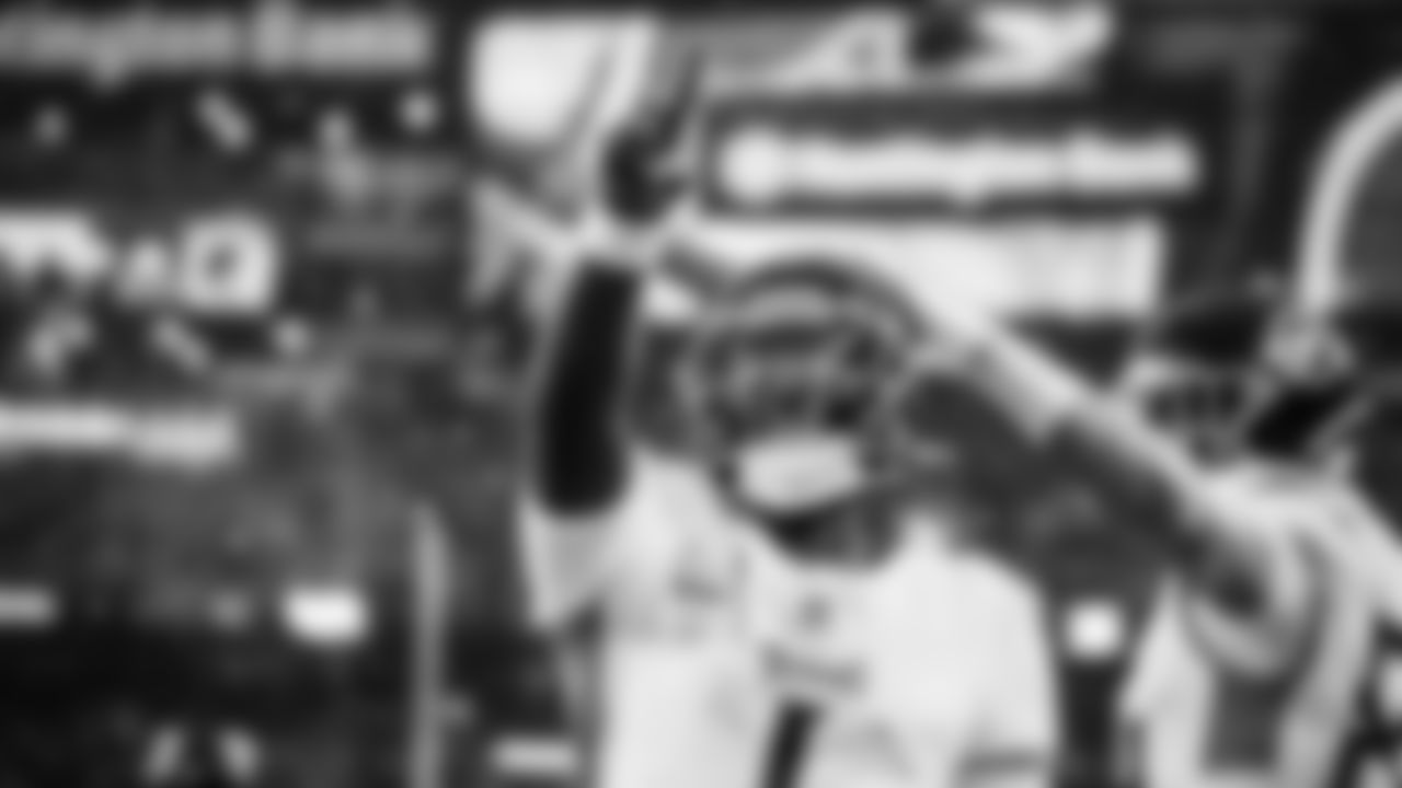 The Tennessee Titans and the Cleveland Browns compete at Huntington Bank Field on December 07, 2025 in Cleveland, OH. Photo By Donald Page/Tennessee Titans