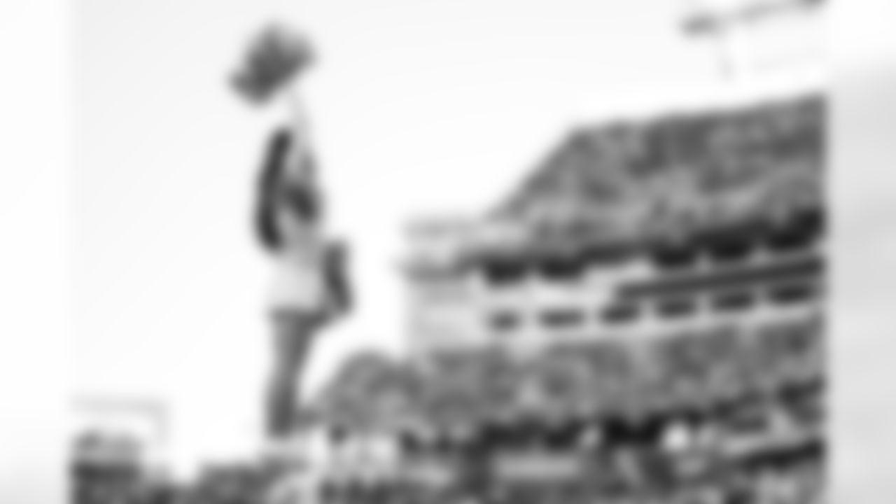 Tennessee Titans Cheerleaders during the game between the Tennessee Titans and the Seattle Seahawks at Nissan Stadium on November 23, 2025 in Nashville, TN. Photo By Kaitlyn Hungerford/Tennessee Titans