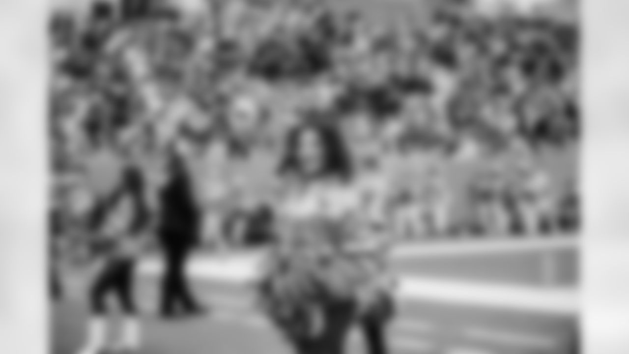 Tennessee Titans Cheerleaders during the game between the Tennessee Titans and the Los Angeles Chargers at Nissan Stadium on November 02, 2025 in Nashville, TN. Photo By Kaitlyn Hungerford/Tennessee Titans